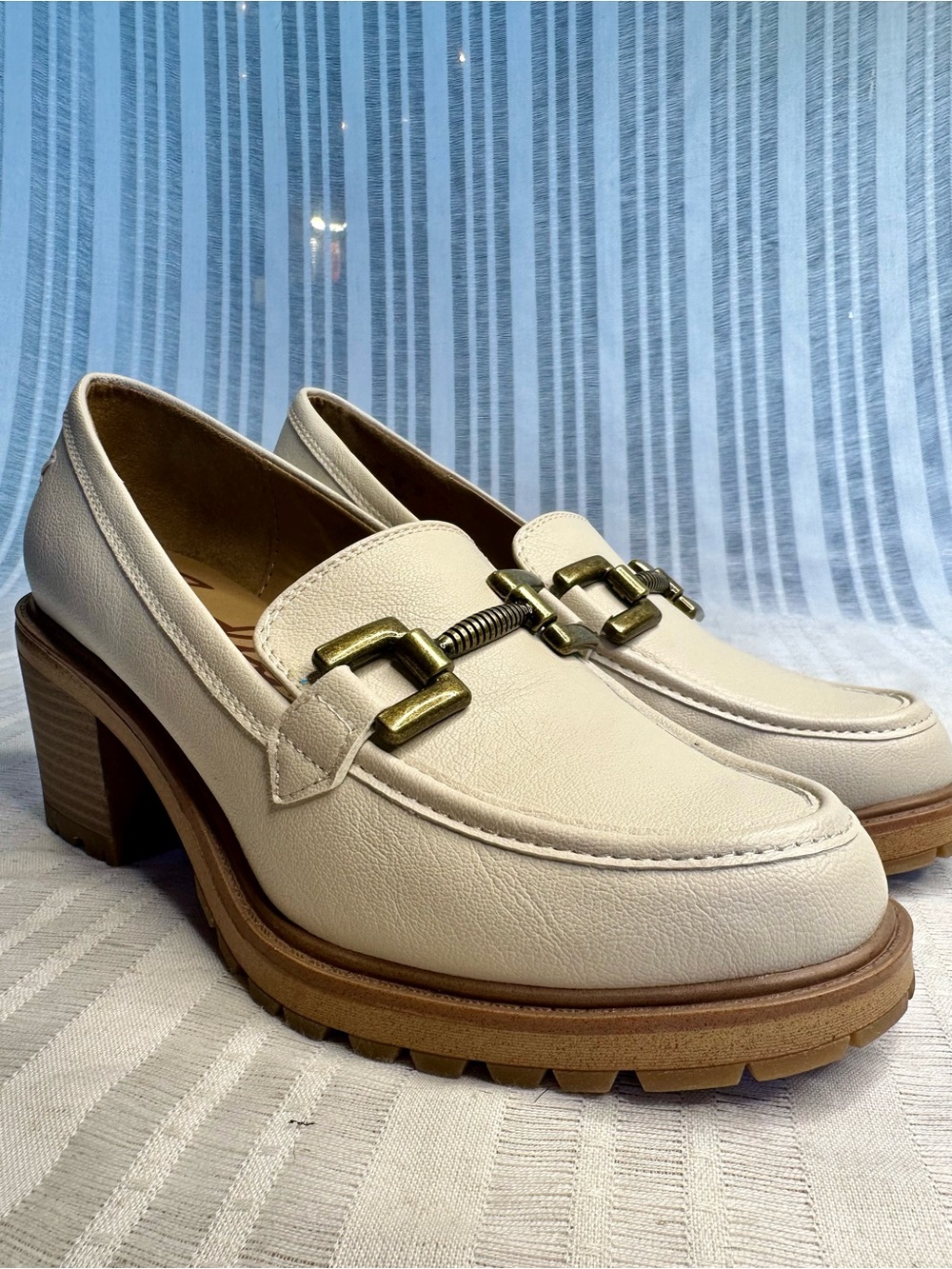 NWOT Zodiac Cream Lug Sole Heeled Loafers Size 7.5